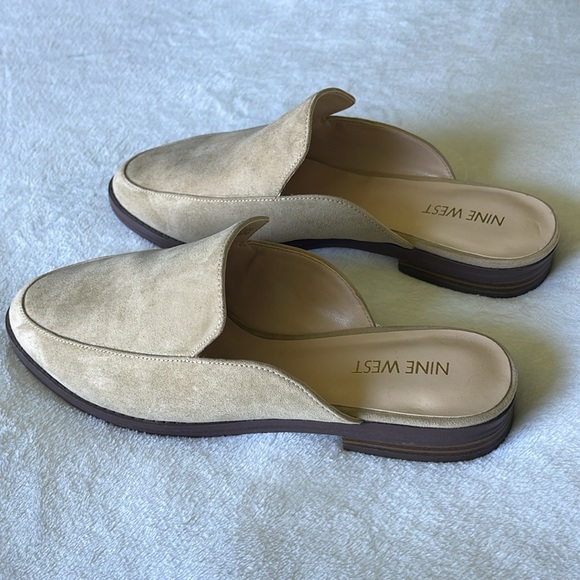 Women’s Nine West Suede Mules - Size 8 - LIKE NEW in Very Great Condition!! - Picture 8 of 12